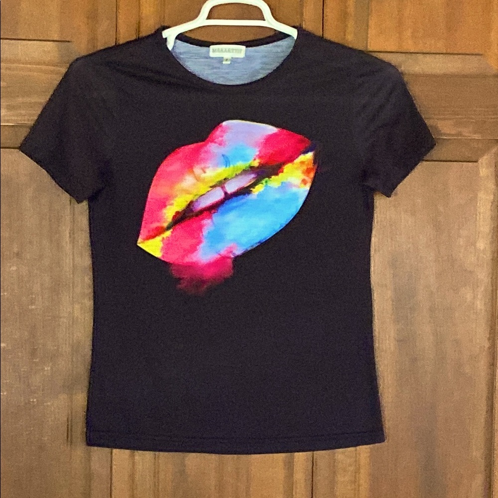 🛑 Women's Black Neon Lips Graphic Tee - Small